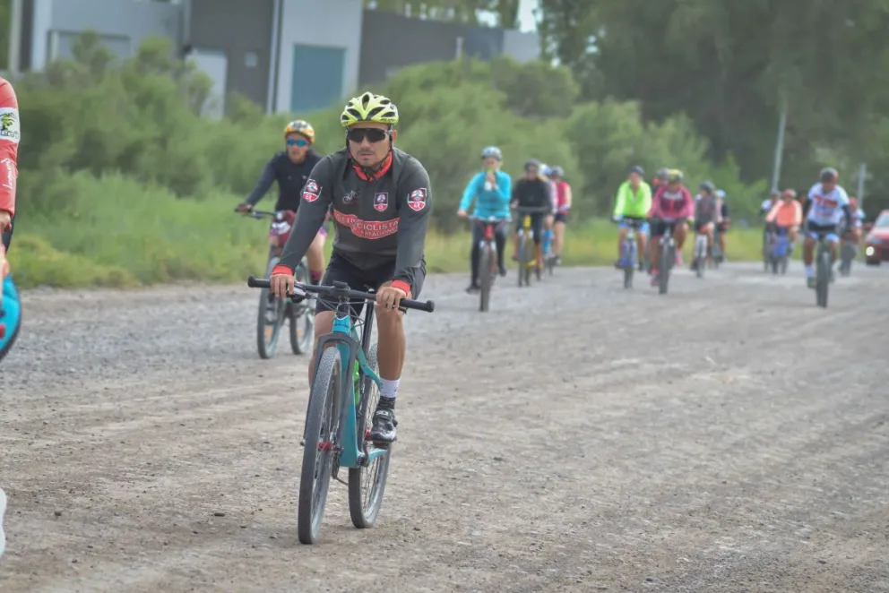 Ciclistas de la Comarca coronaron una nueva travesía