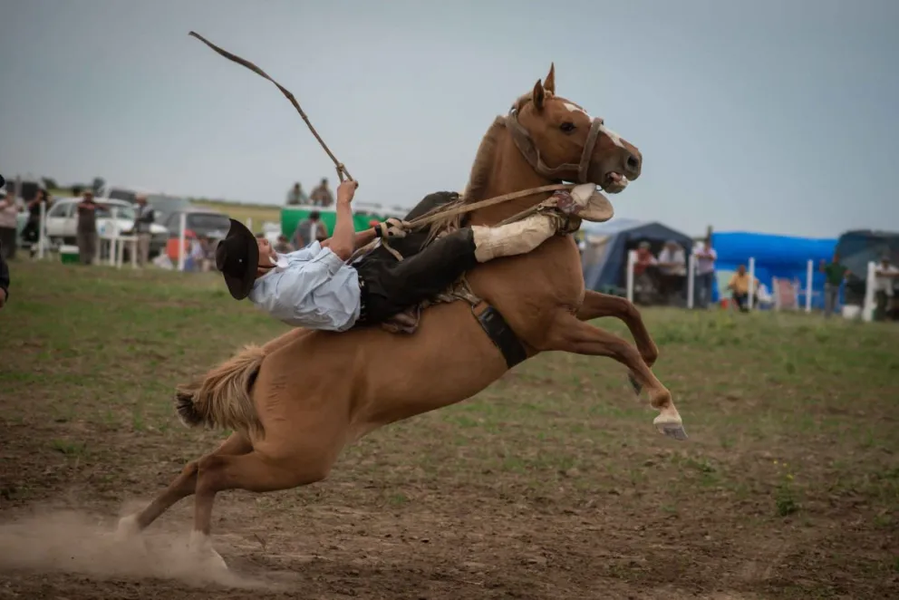 Gran jineteada y prueba de riendas para continuar con los festejos por la gesta del 7 de Marzo