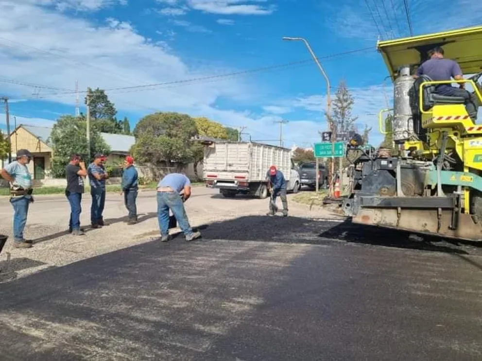 Con la construcción del Centro Cívico y el asfalto avanza la obra pública 