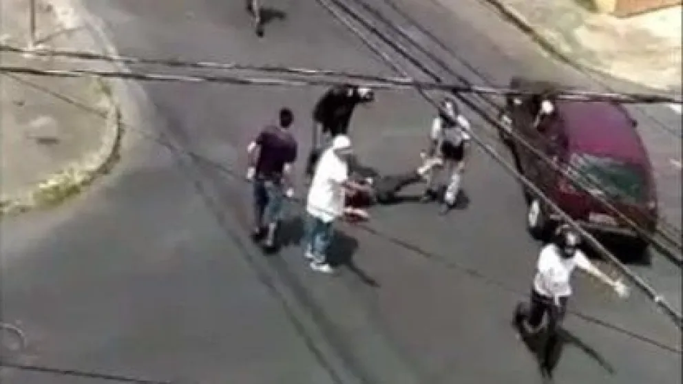 Video: hay al menos un muerto por el violento cruce entre hinchas del Cruzeiro y Atlético Mineiro 