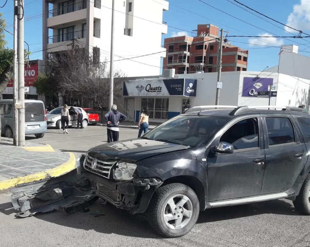 Nueva colisión de vehículos en la intersección de Rivadavia y Mitre
