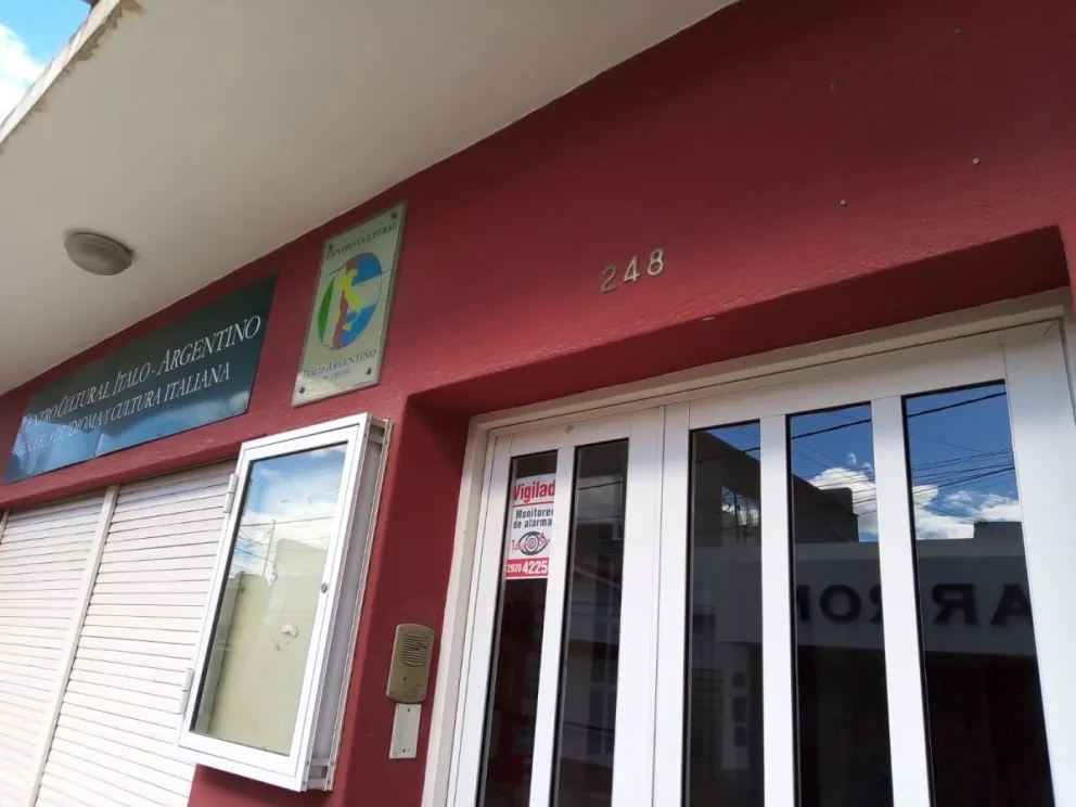 Oportunidad laboral: buscan enseñantes de lengua italiana