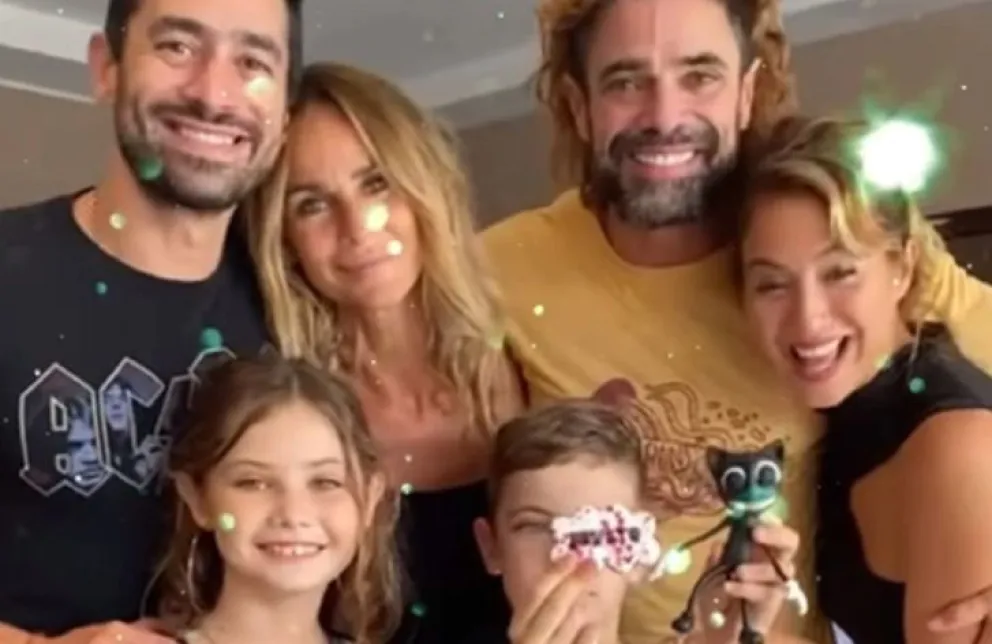 ¡Felices los cuatro! : Sabrina Rojas y Luciano Castro festejaron el cumple de su hijo con Flor Vigna y El Tucu López