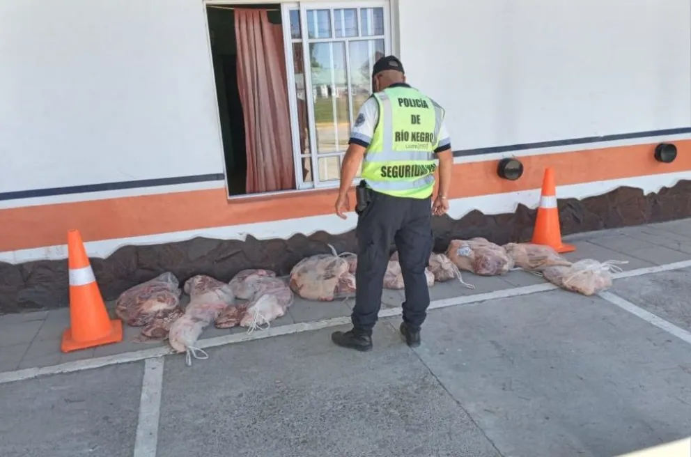 Un hombre fue sorprendido por la policía con 120 kilos de carne de contrabando 