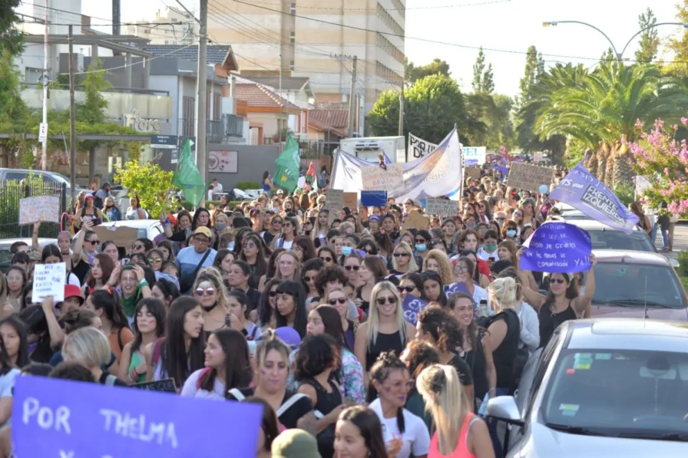 Día Internacional de la Mujer: una multitud acudió a la plaza San Martín y reclamó por sus derechos