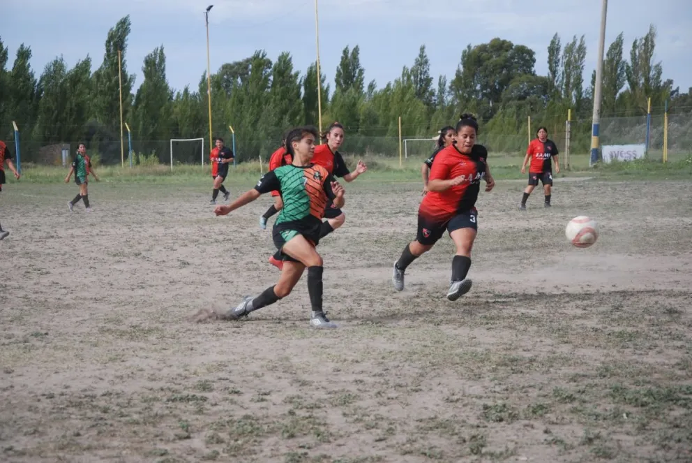 Maragatas y Peña lideran la Copa de Verano
