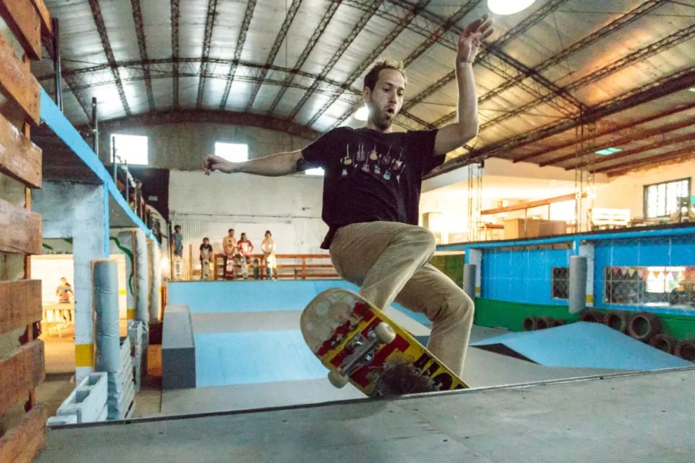 Los "skaters", ahora tienen un lugar seguro bajo techo en Viedma