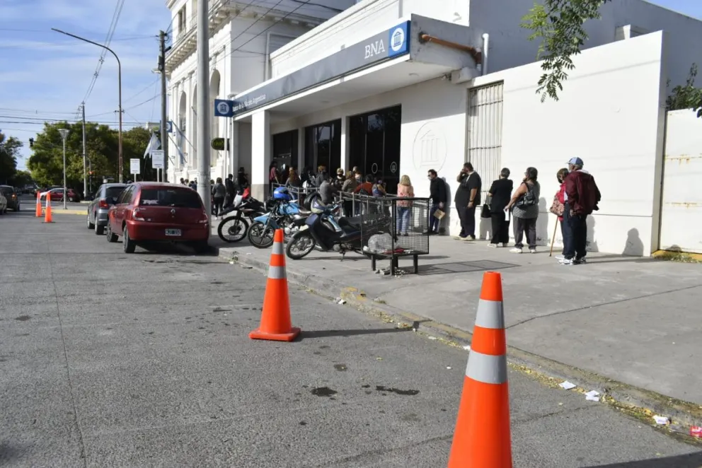 Bancarios alcanzaron el acuerdo salarial y desactivaron las protestas 