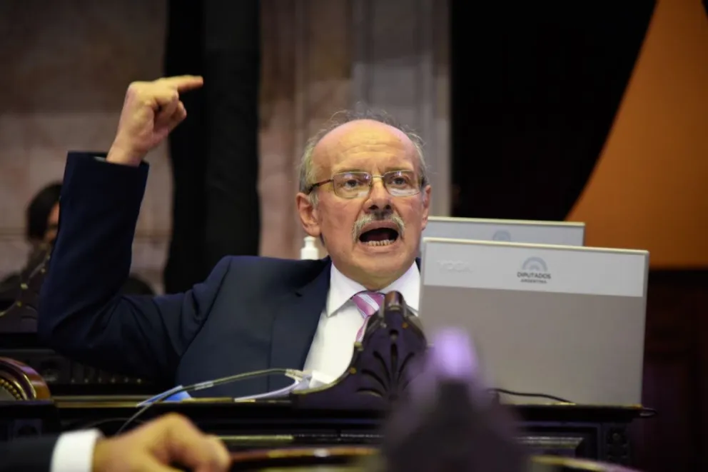 Di Giacomo: “No conozco Troscoslavia ni Liberlandia, nosotros gobernamos lugares reales”.