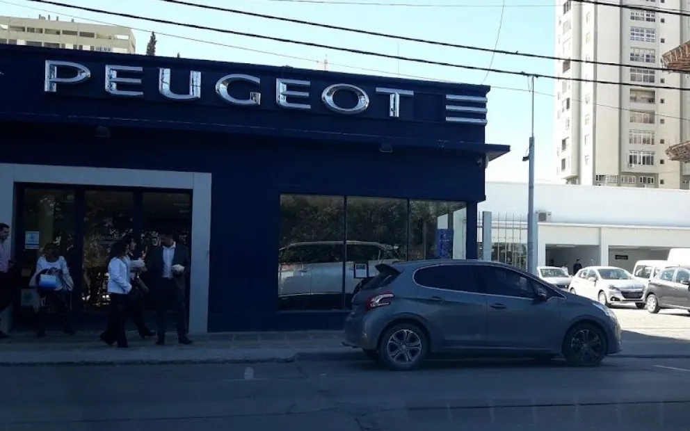 Presentó un comprobante falso en la compra de un auto y se retiró sin pagarlo
