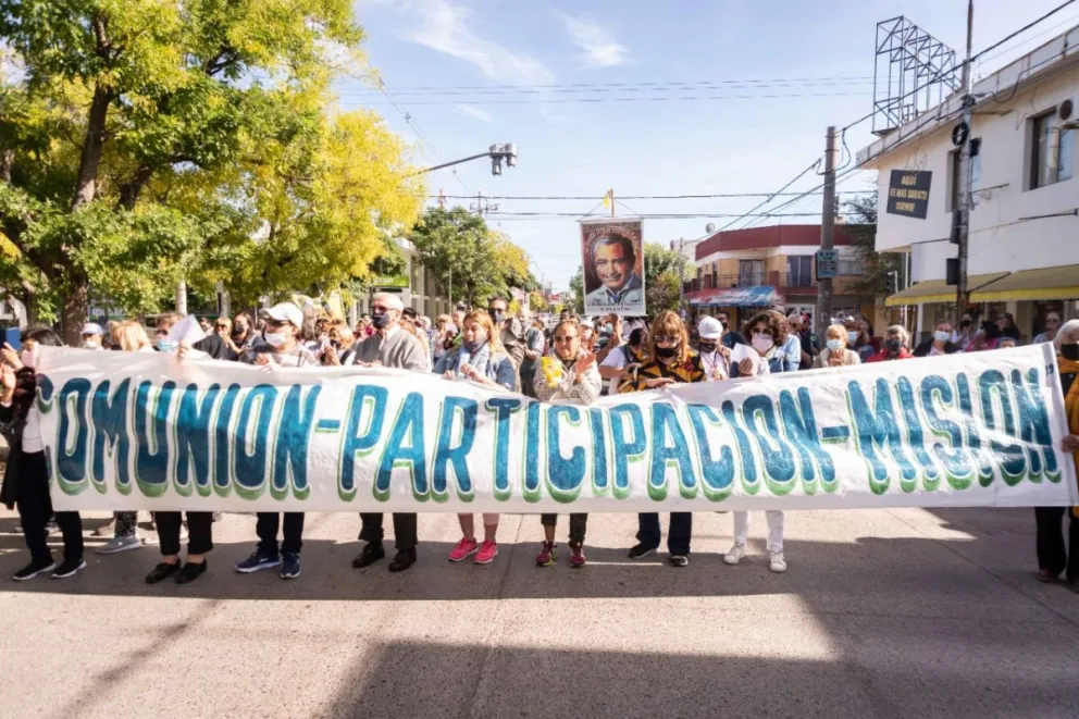 Concurrida procesión para homenajear a Don Zatti
