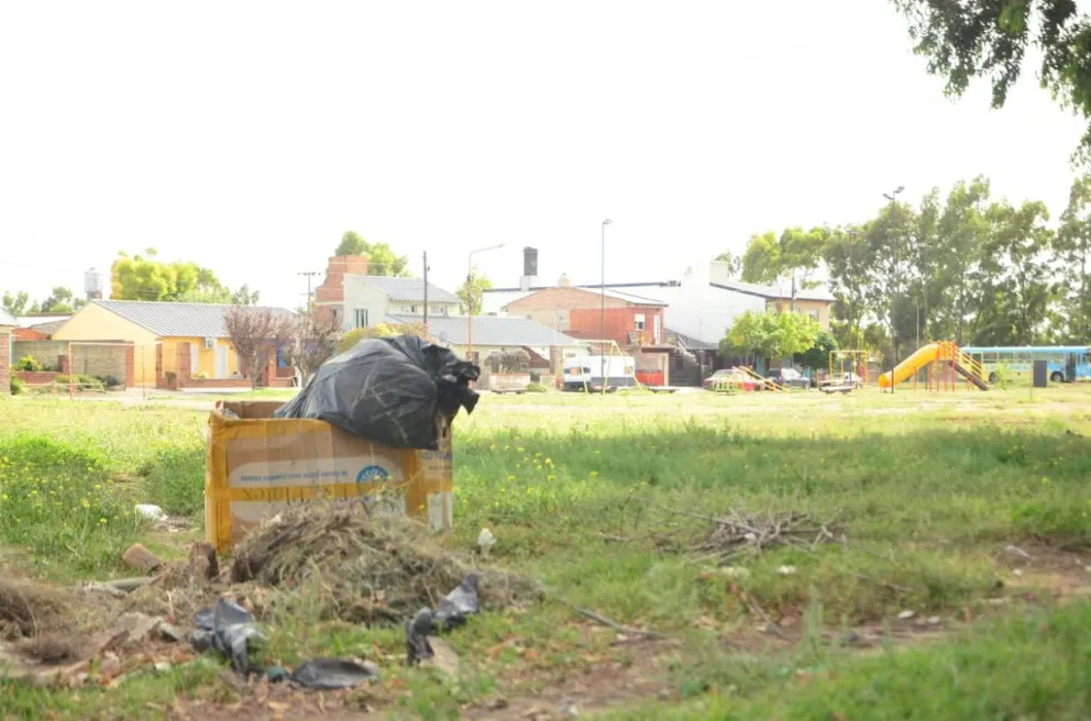 Los vecinos del barrio Jardín reclaman y también se recriminan