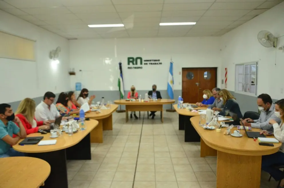 El Gobierno y los gremios se vuelven a juntar, pero ya hay un 6% de aumento asegurado para el próximo mes