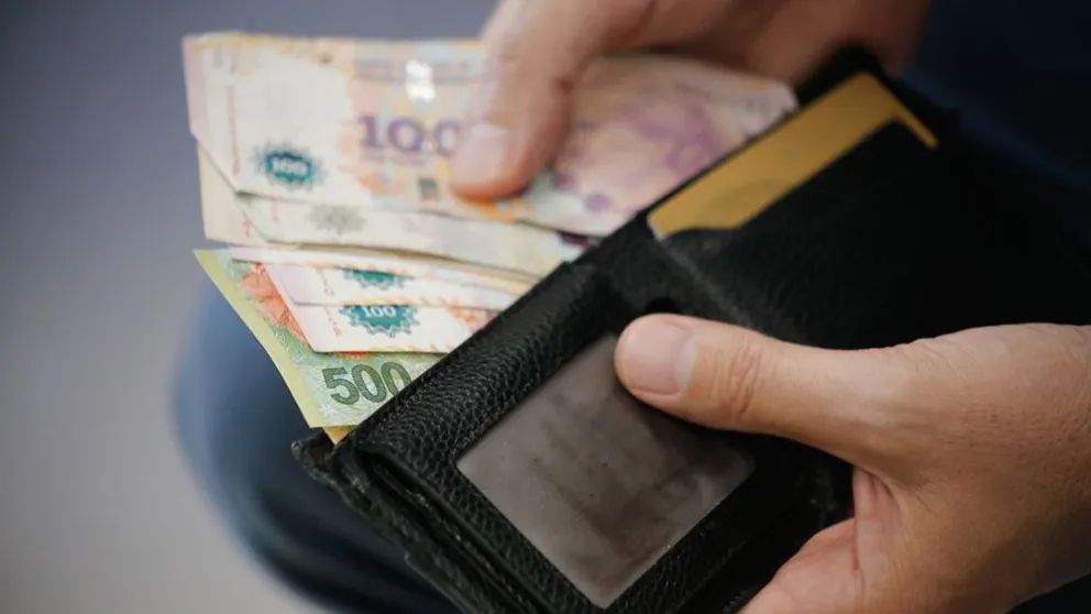 El gobierno anunció que el Salario Mínimo subirá un 45%: ¿a cuánto llegará a fin de año?