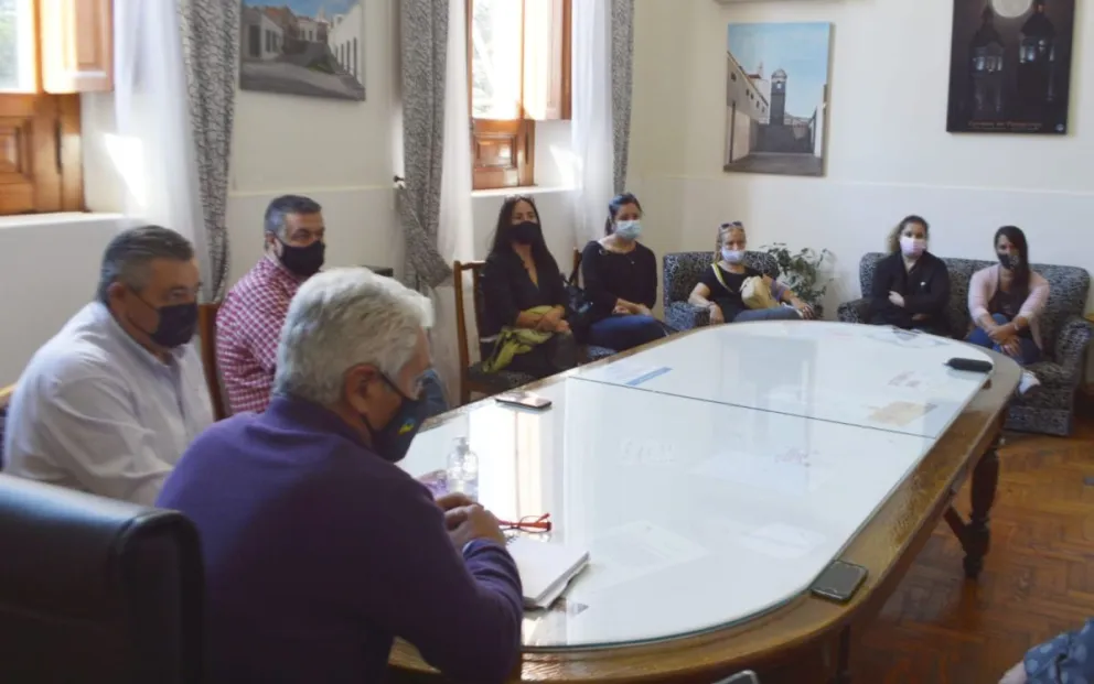 Zara se reunió con los padres de alumnos de la Escuela Secundaria Técnica