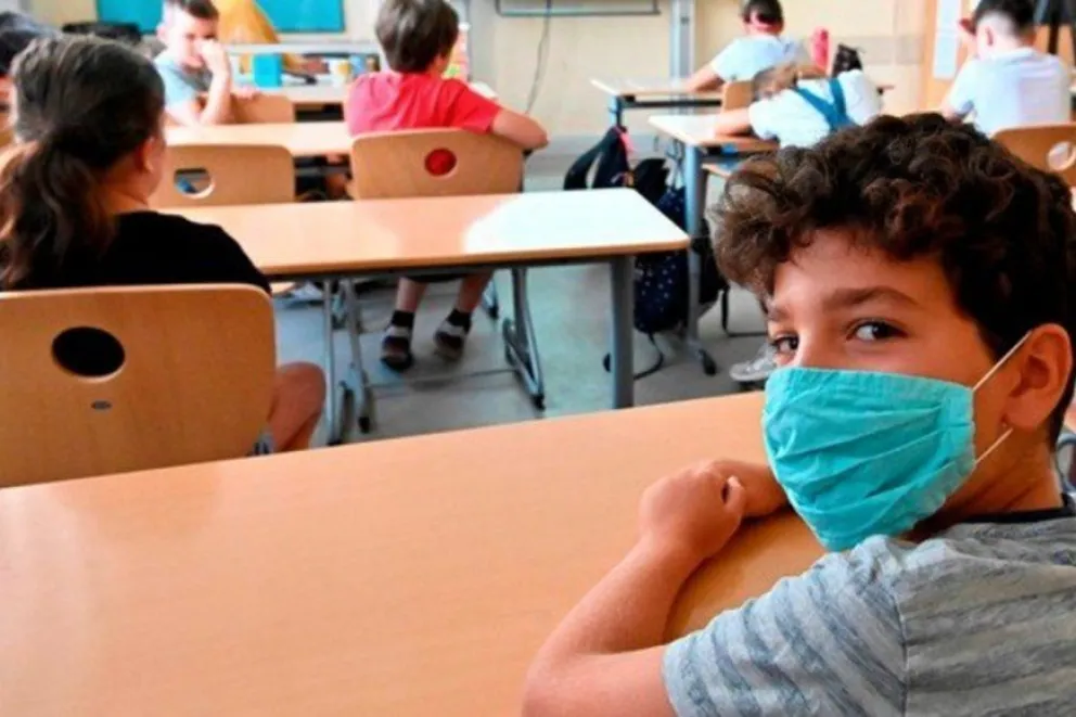 Una provincia argentina quitó el uso obligatorio del barbijo en las aulas de todos los niveles