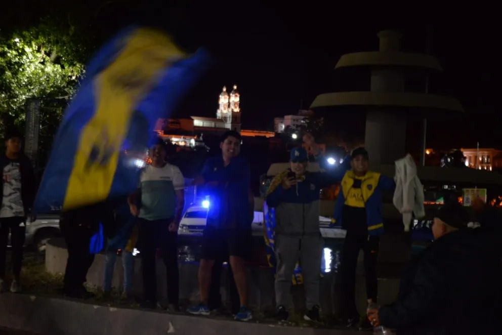 Hubo festejo Xeneize en la fuente de Viedma