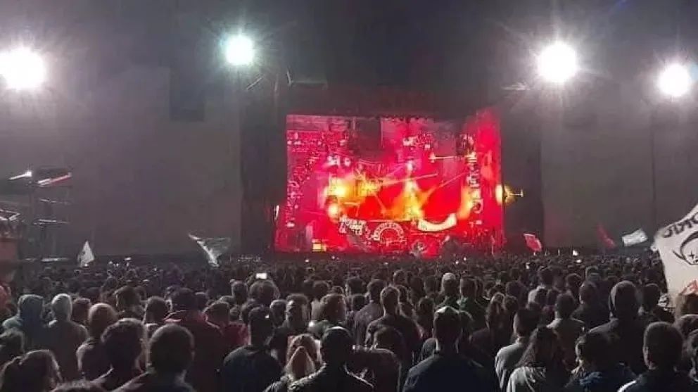 Rugió la bestia en Fernández Oro: gran show de La Renga ante miles de personas