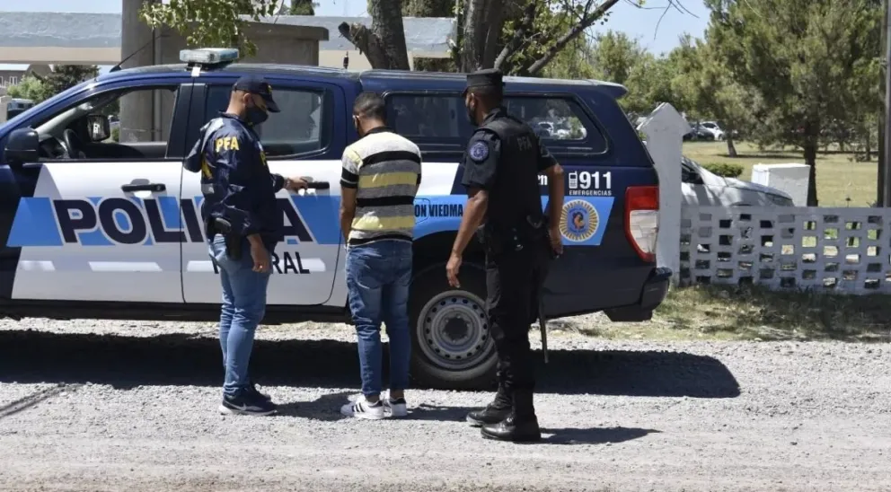 Un gran despliegue policial permitió atrapar a un peligroso delincuente en Viedma