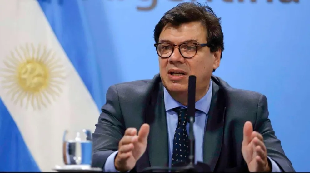 Moroni arriba a Viedma con anuncios y firma de convenios