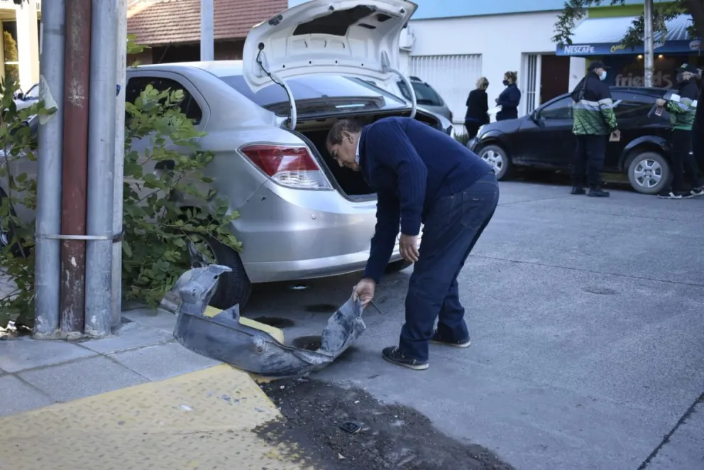 Mañana accidentada: a la misma hora hubo dos choques en distintos puntos de Viedma 