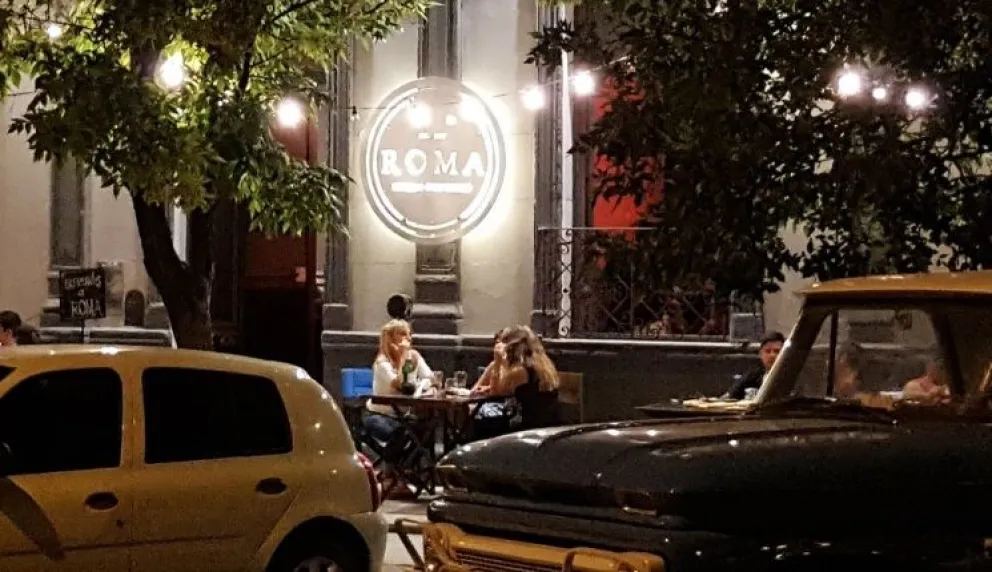 Fue a tomar una cerveza y terminó sufriendo un robo