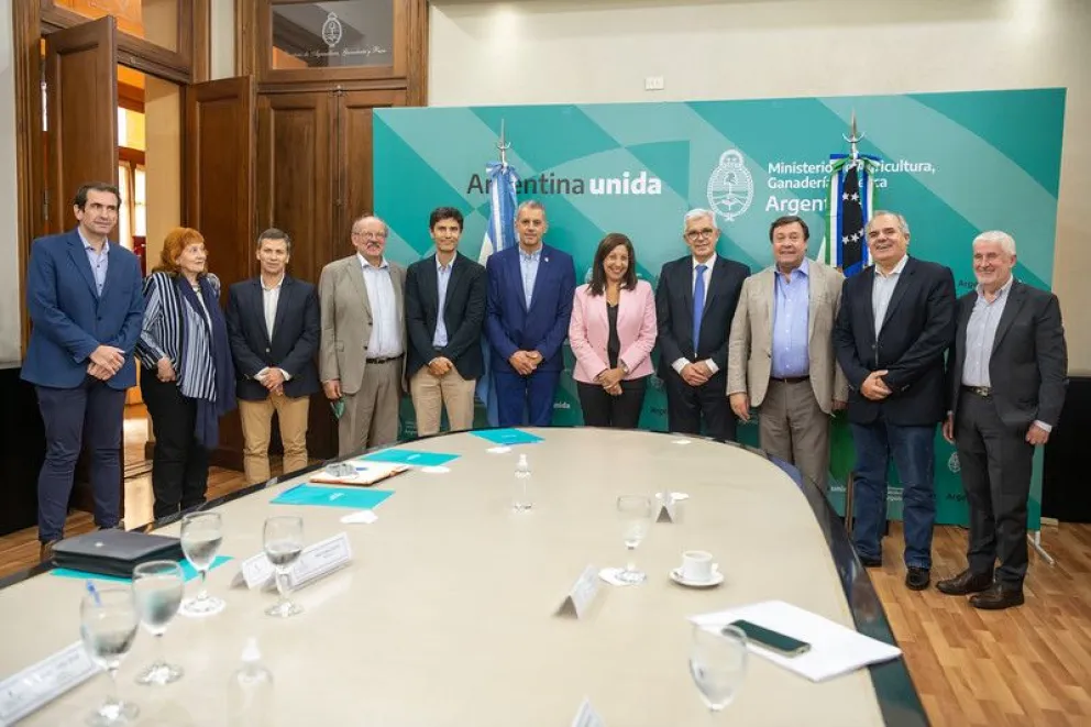 Agricultura trabaja junto al Gobierno de Río Negro para brindar soluciones al sector frutihortícola afectado por la guerra