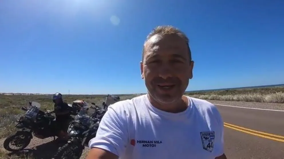 Un motoviajero youtuber llegó a Punta Perdices y se enamoró del Caribe argentino: su mirada 
