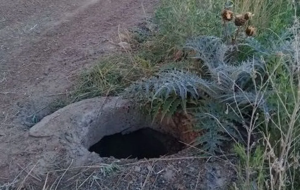 Preocupación por un profundo pozo a metros del Deportivo Patagones