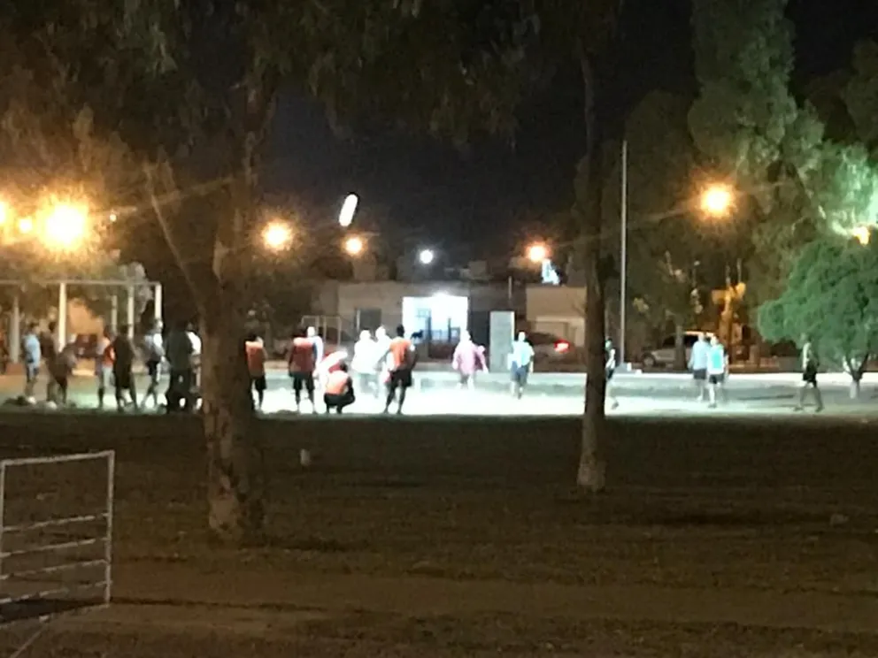 Preocupación de vecinos del barrio Santa Clara por el estado de la plaza "Luciana Peralta"