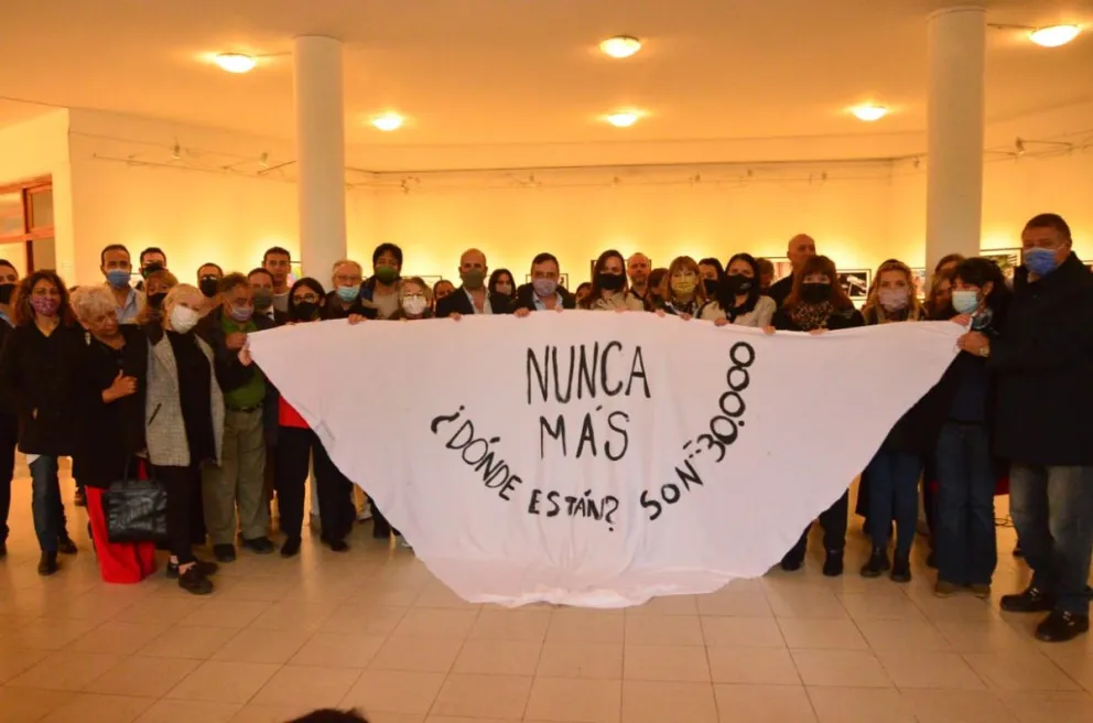 Lleno de emoción, se realizó el acto oficial por el 24 de Marzo