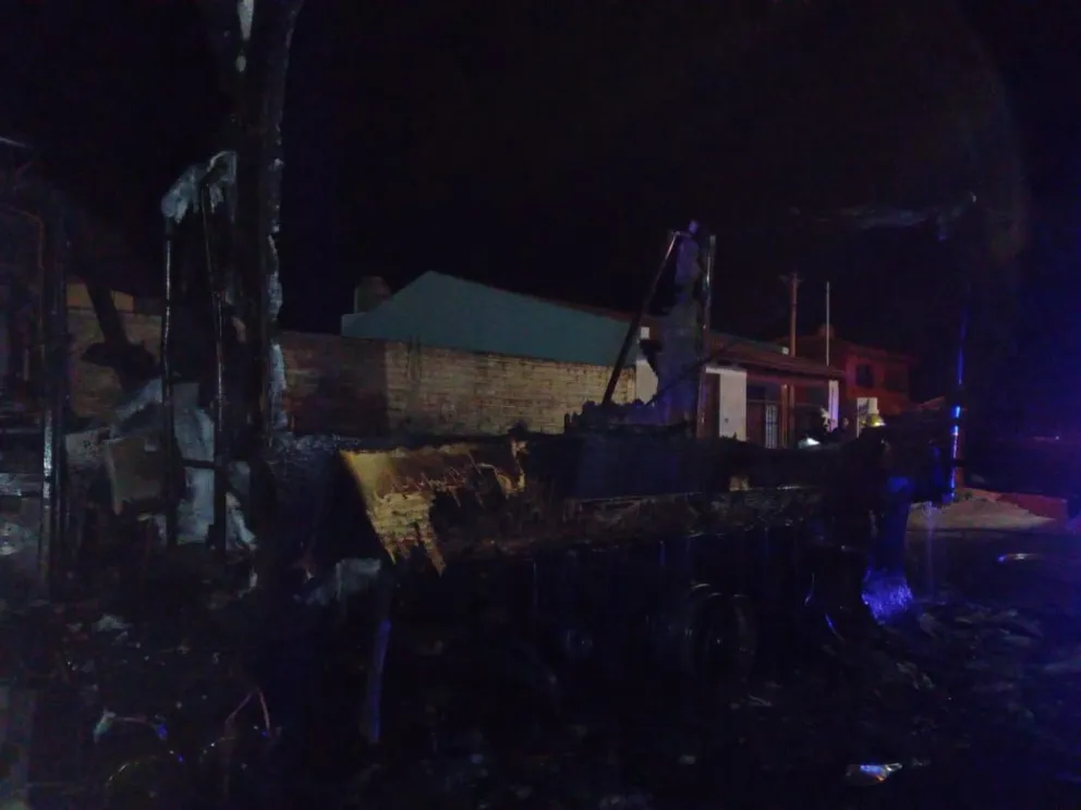 Voraz incendio en SAO: un camión en llamas preocupó a los vecinos