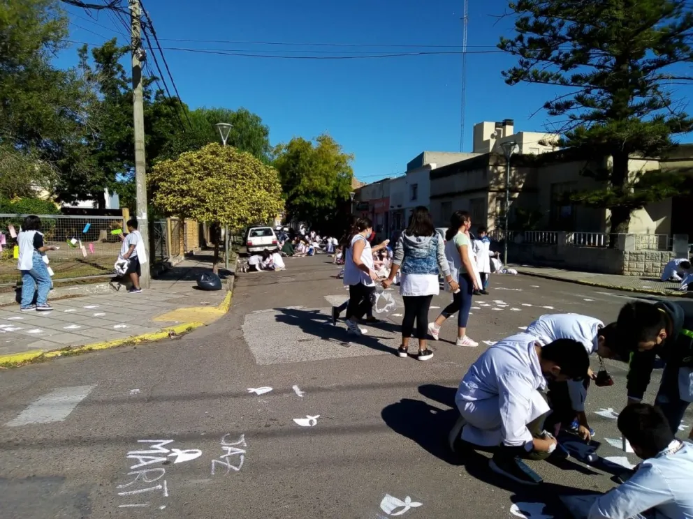 El recordatorio por el golpe de Estado del ´76 se trasladó de las aulas a la calle