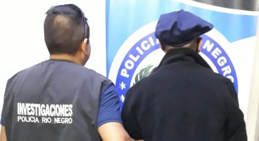 Estafadores entregaron cheques por casi 400 mil pesos e iban por más: fueron detenidos en el centro