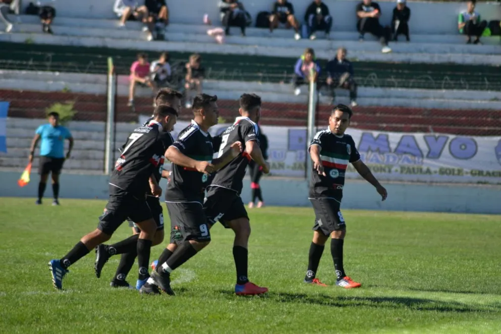 Deportivo Patagones se quedó con un clásico con todos los condimentos