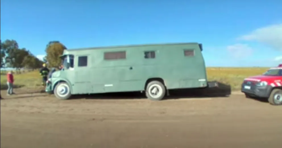 Quedaron encerrados toda la noche en un motorhome