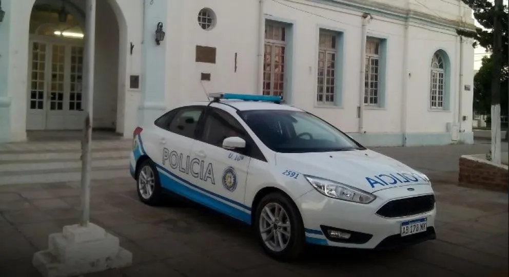 Quiso irse de un maxikiosco de SAO sin pagar, insultó y escupió a un policía, y terminó detenido 