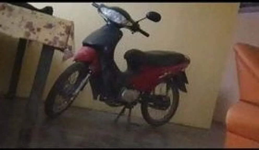 Le robaron la moto que usa para ir a trabajar y pide ayuda para encontrarla
