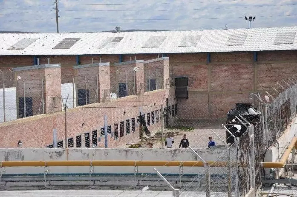 Un preso denunció que fue violado por otros detenidos en una cárcel de Río Negro