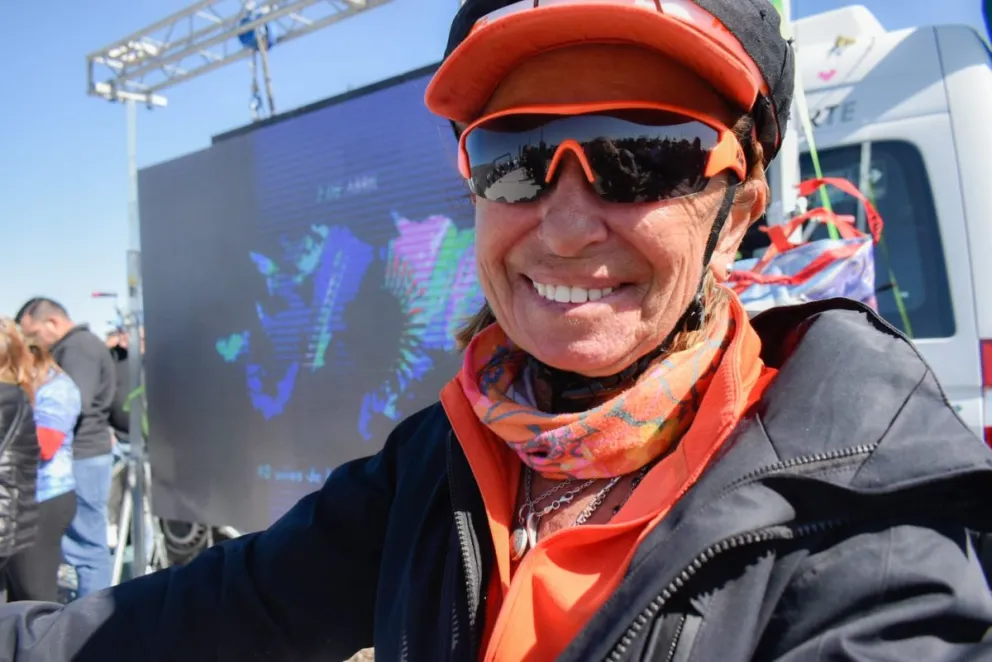 Tiene 72 años e hizo 550 kilómetros en bici hasta Viedma para homenajear a los veteranos de Malvinas