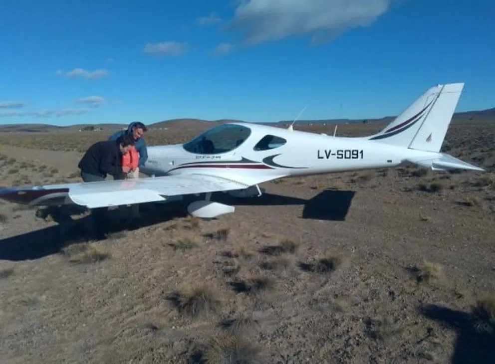 Sorpresa y pequeño susto provocó un avioneta en una ruta