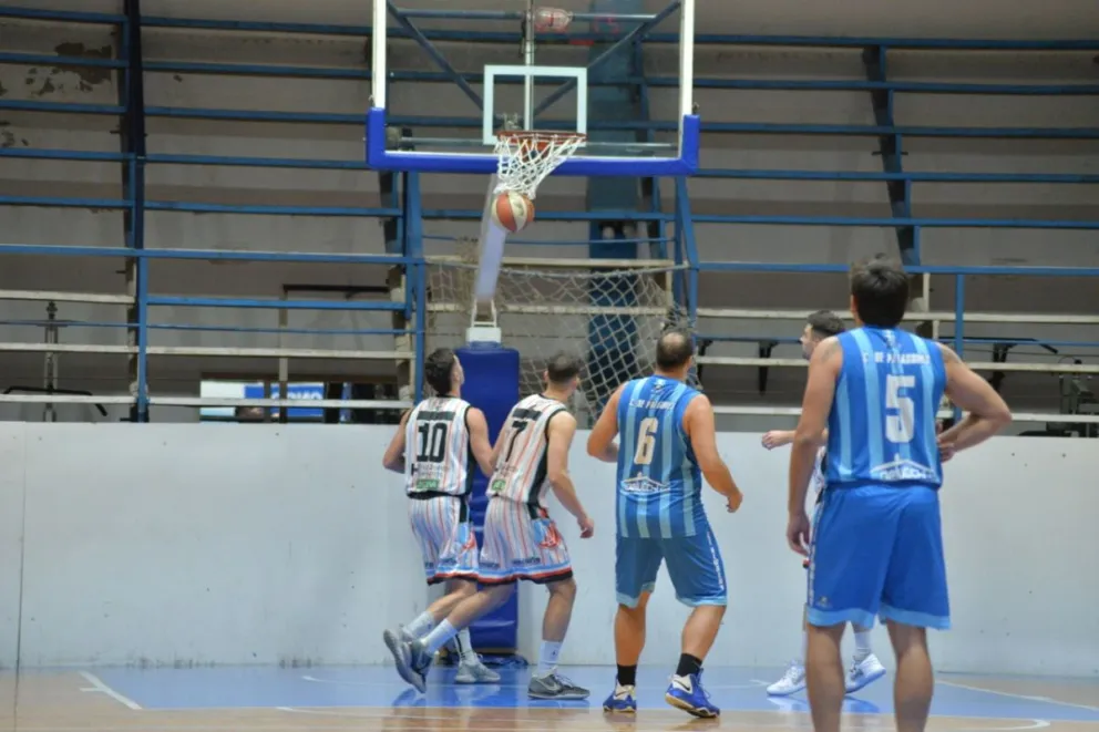 Triunfos de Deportivo Viedma y Atenas en condición de visitantes
