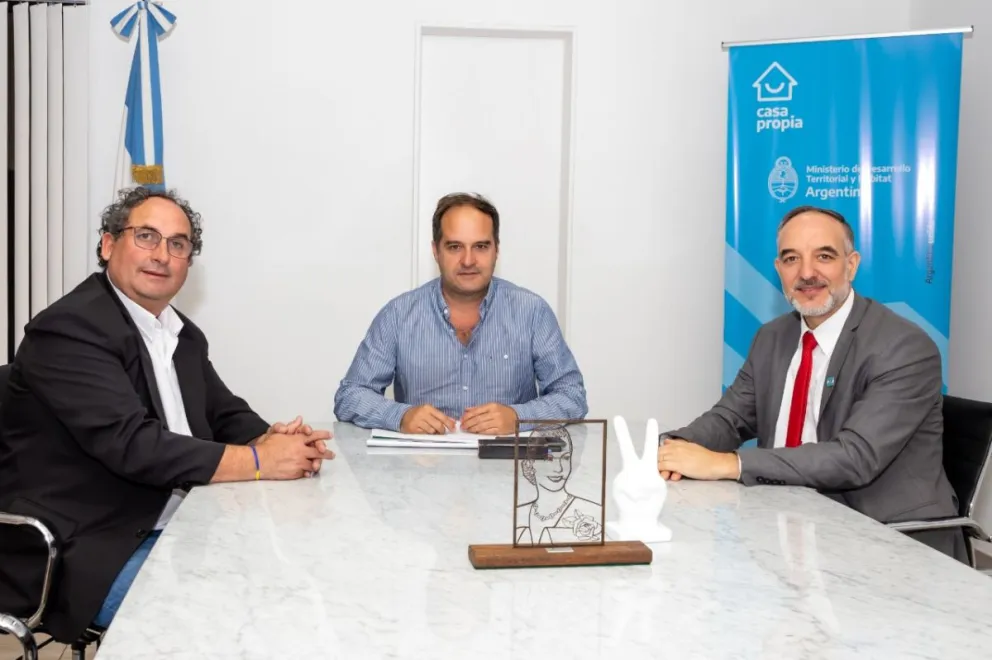 Doñate anunció la construcción de más viviendas para Río Negro