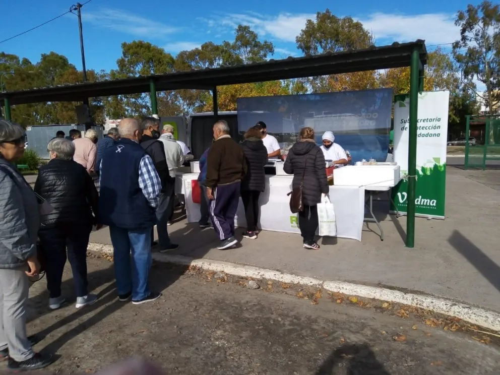 El programa “Elegí pescado” fue un éxito con una feria municipal colmada