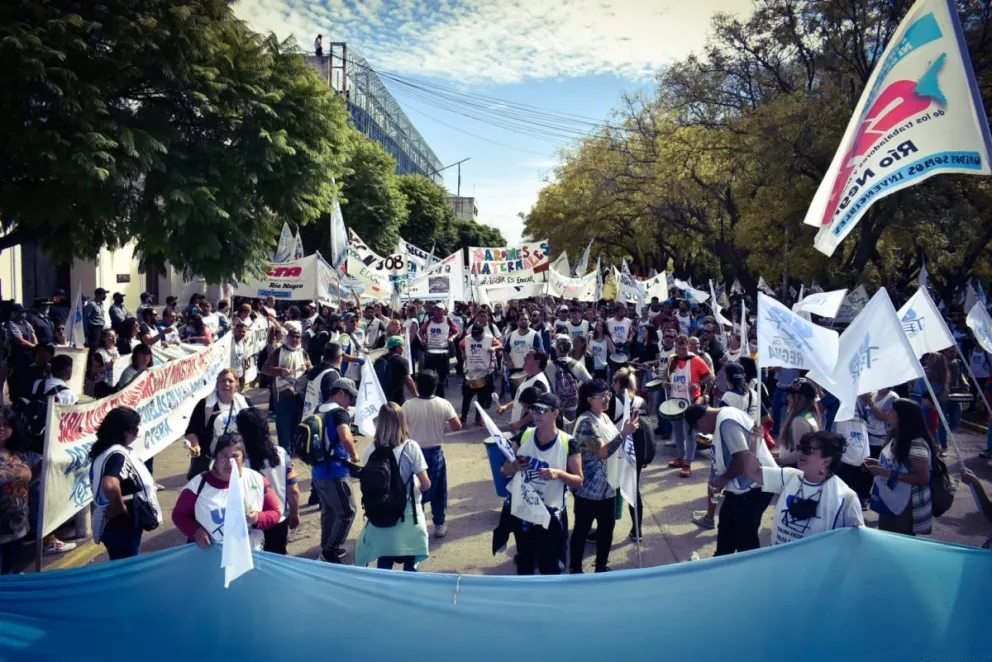 Los docentes amenazan con más paros en Río Negro