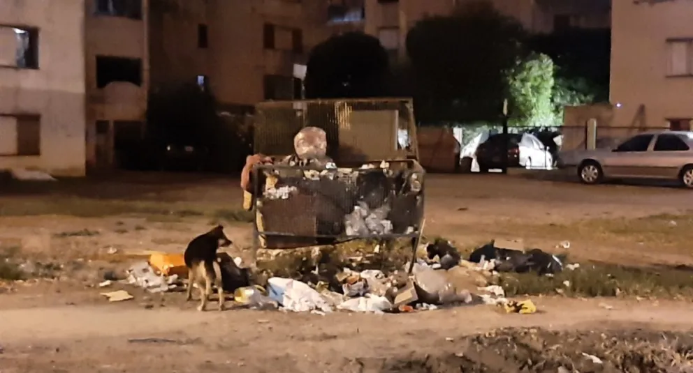 La basura en el barrio Guido está incontrolable