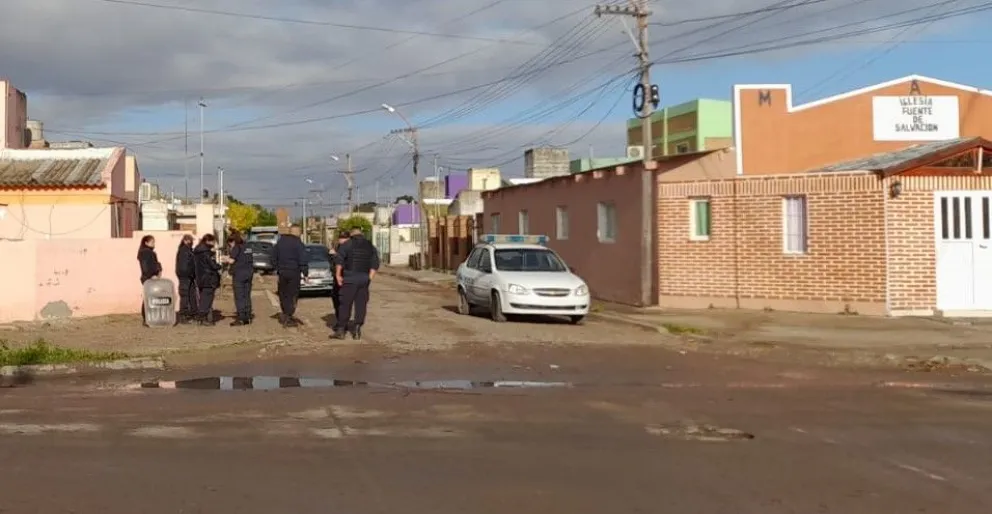 Tiroteo en un barrio de Viedma: un abuelo salió a la vereda en medio de los impactos que pegaban en su casa