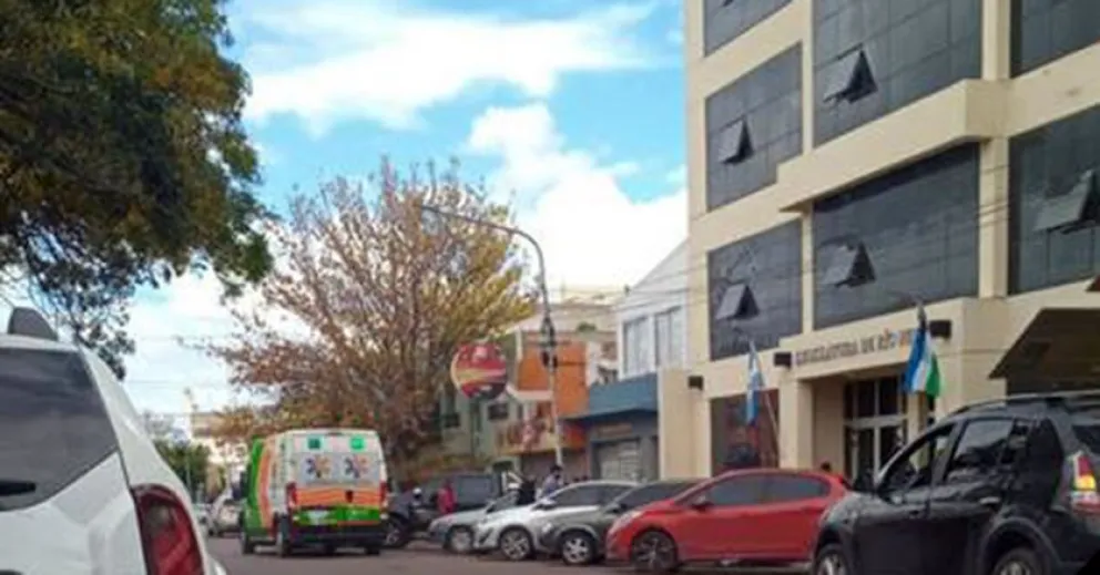 Accidente en la Legislatura: una mujer debió ser trasladada en ambulancia
