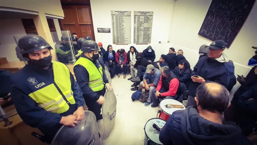 Así fue la toma del Palacio Municipal de Patagones 