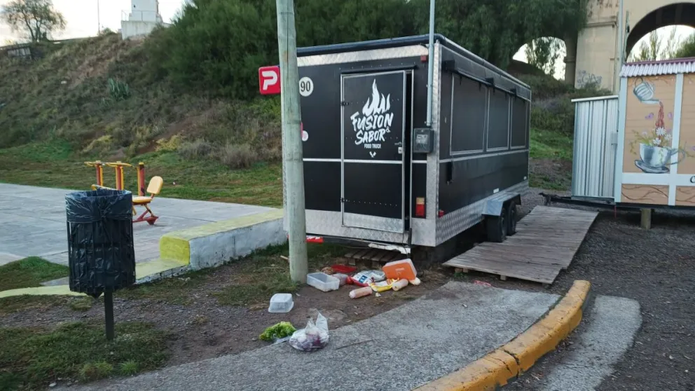 Ladrones sin piedad: robaron un carro de comidas y se llevaron hasta una heladera